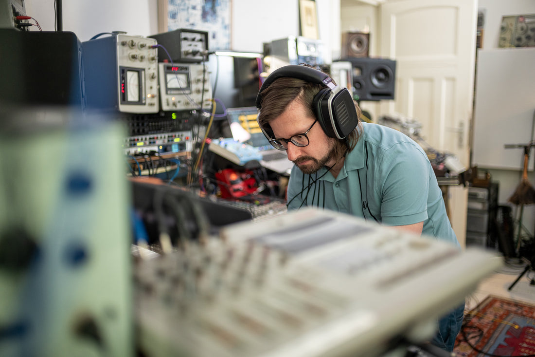 Berlin's Hainbach Uses the HEDDphone to Find the Perfect Sounds