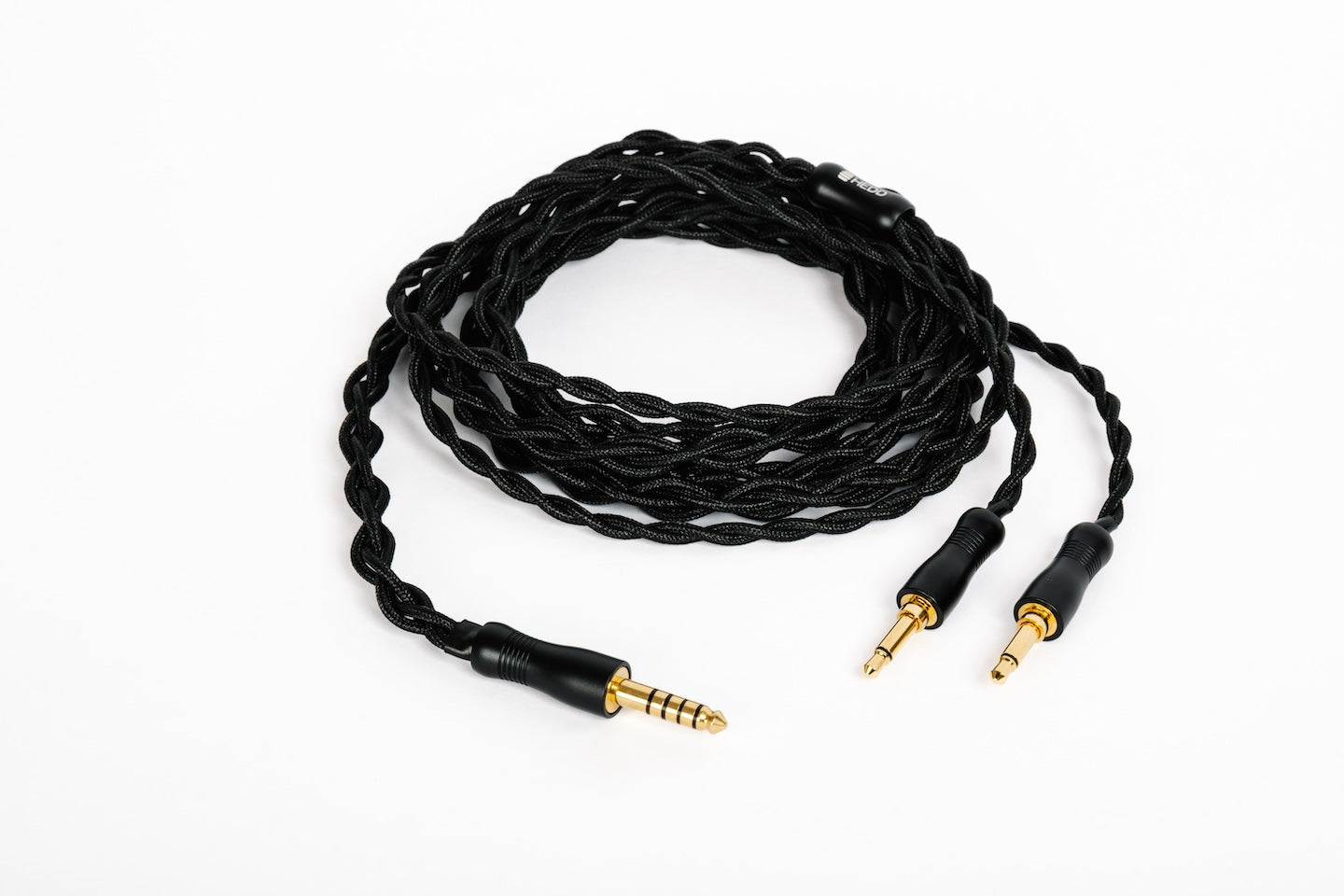 Balanced audio cable for the HEDDphone TWO GT with two 3.5mm plugs on a white background